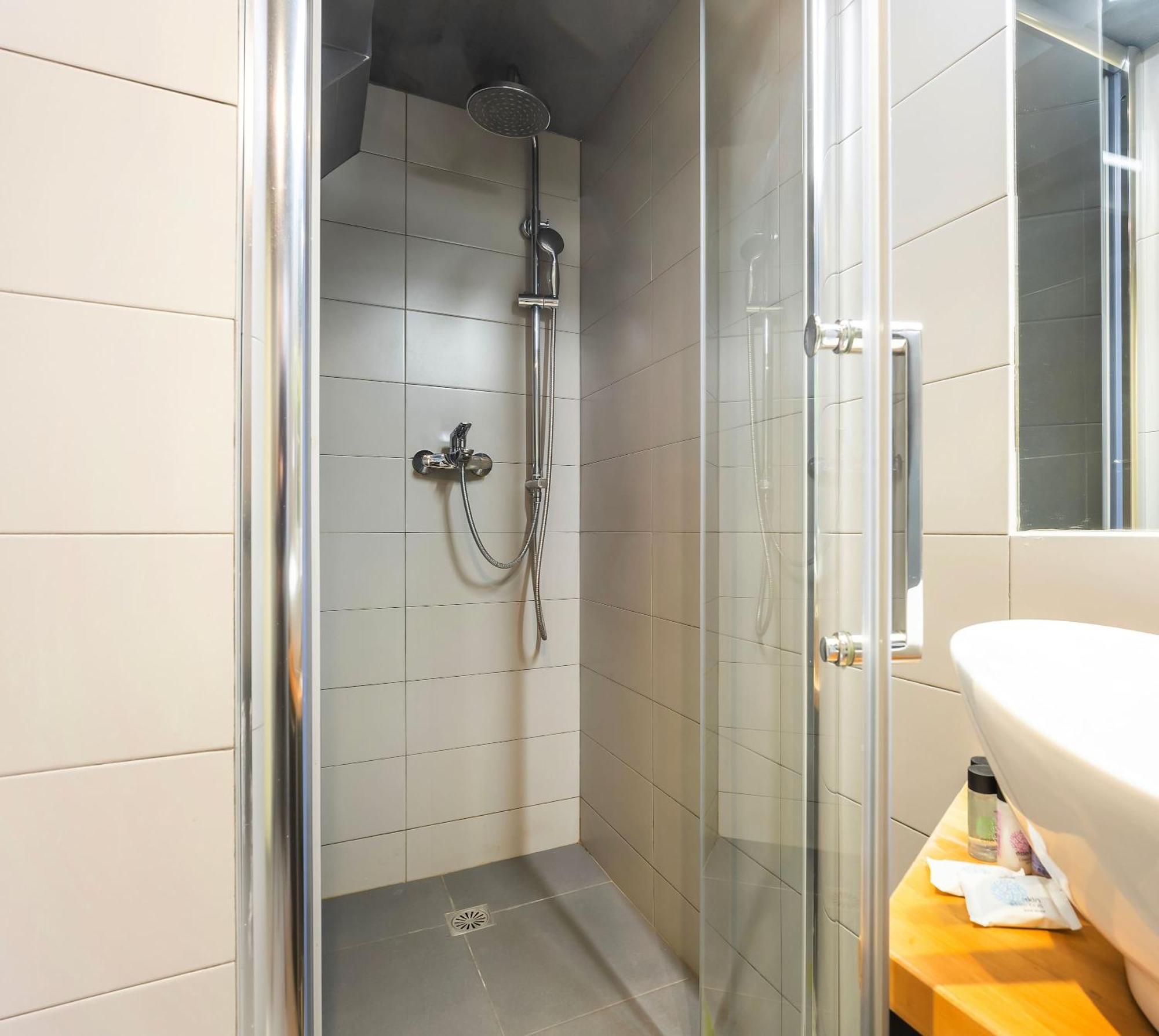 Gazi Urban Residence Атина Екстериор снимка